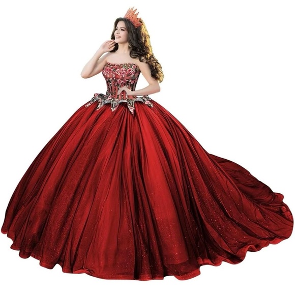Dresses & Skirts - Elegant Red Strapless Prom Gown